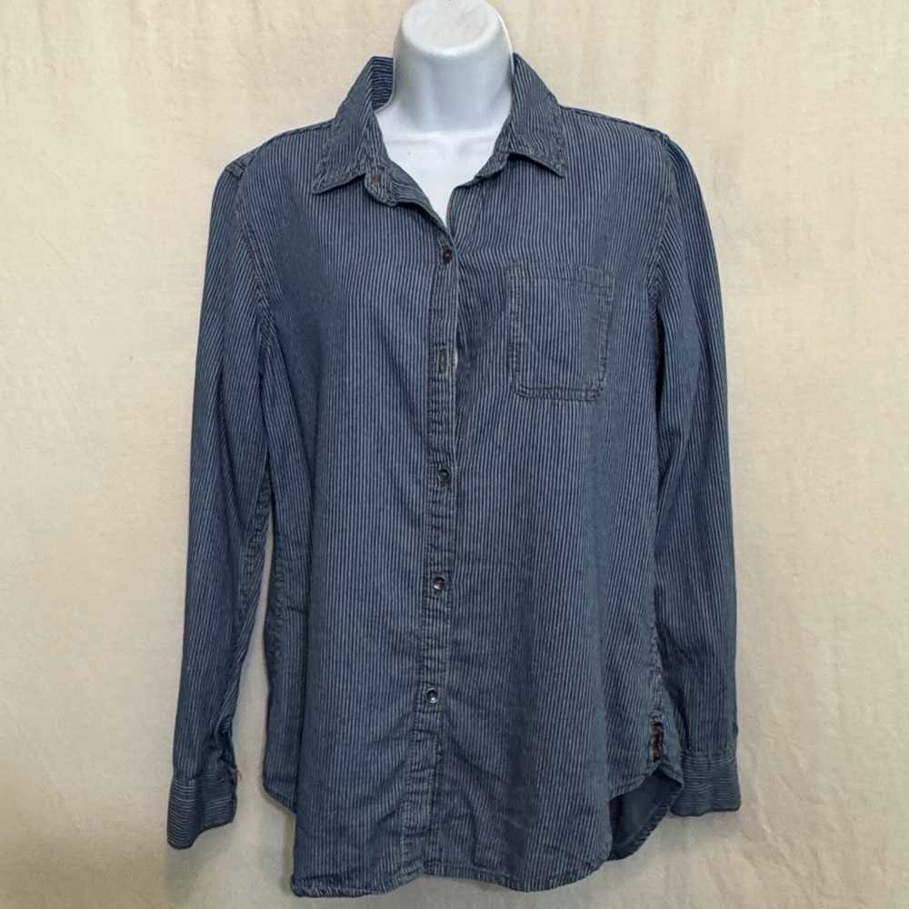 A-70‎ Seven7 Blue Stripe Long Sleeve Button Down Chambray High Low Blouse Size M